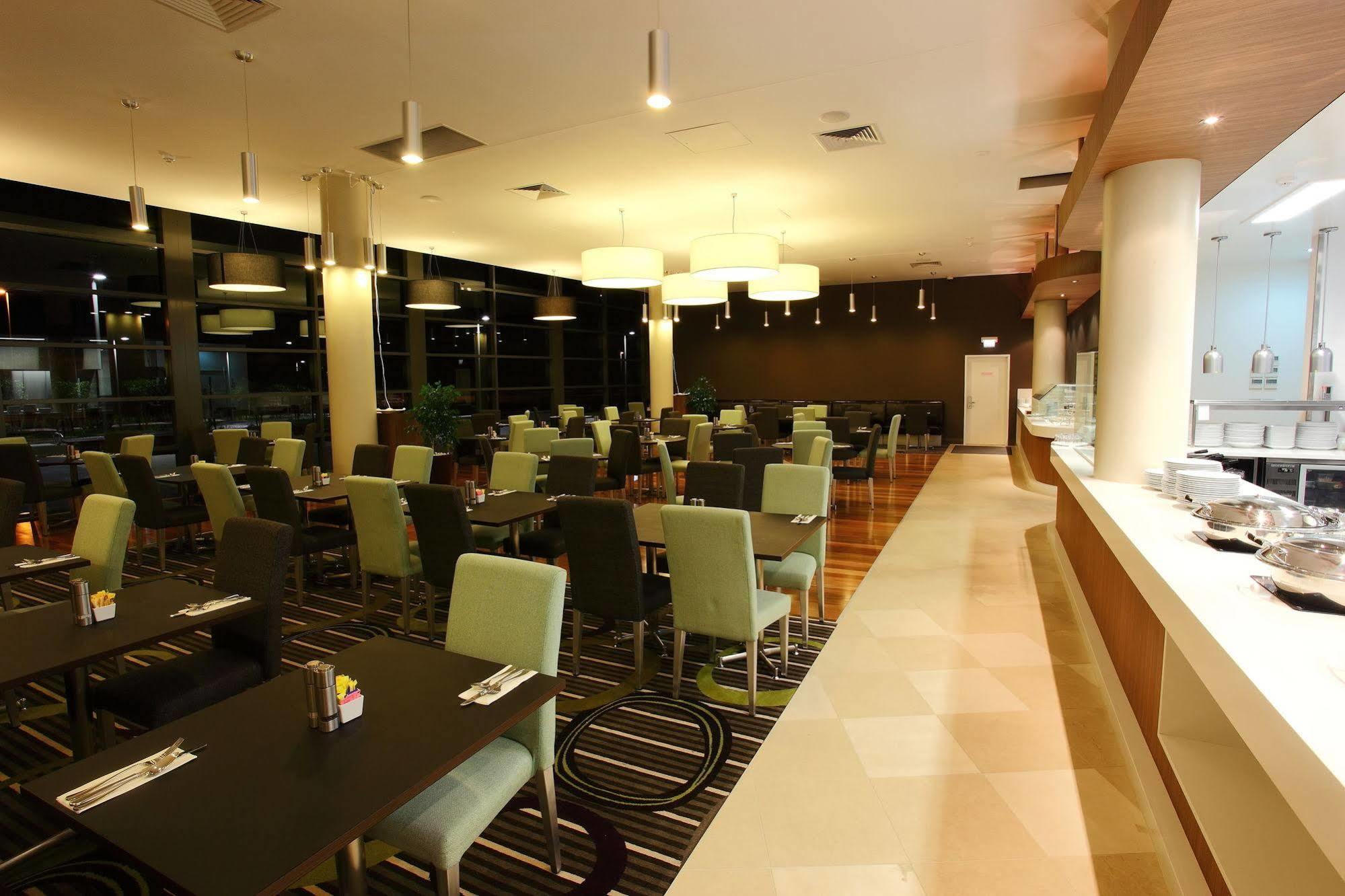 Novotel Airport 4*